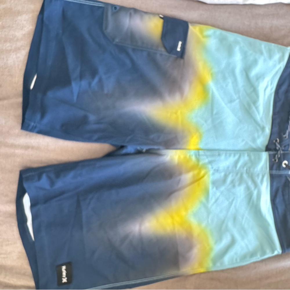Hurley men’s Phantom board shorts